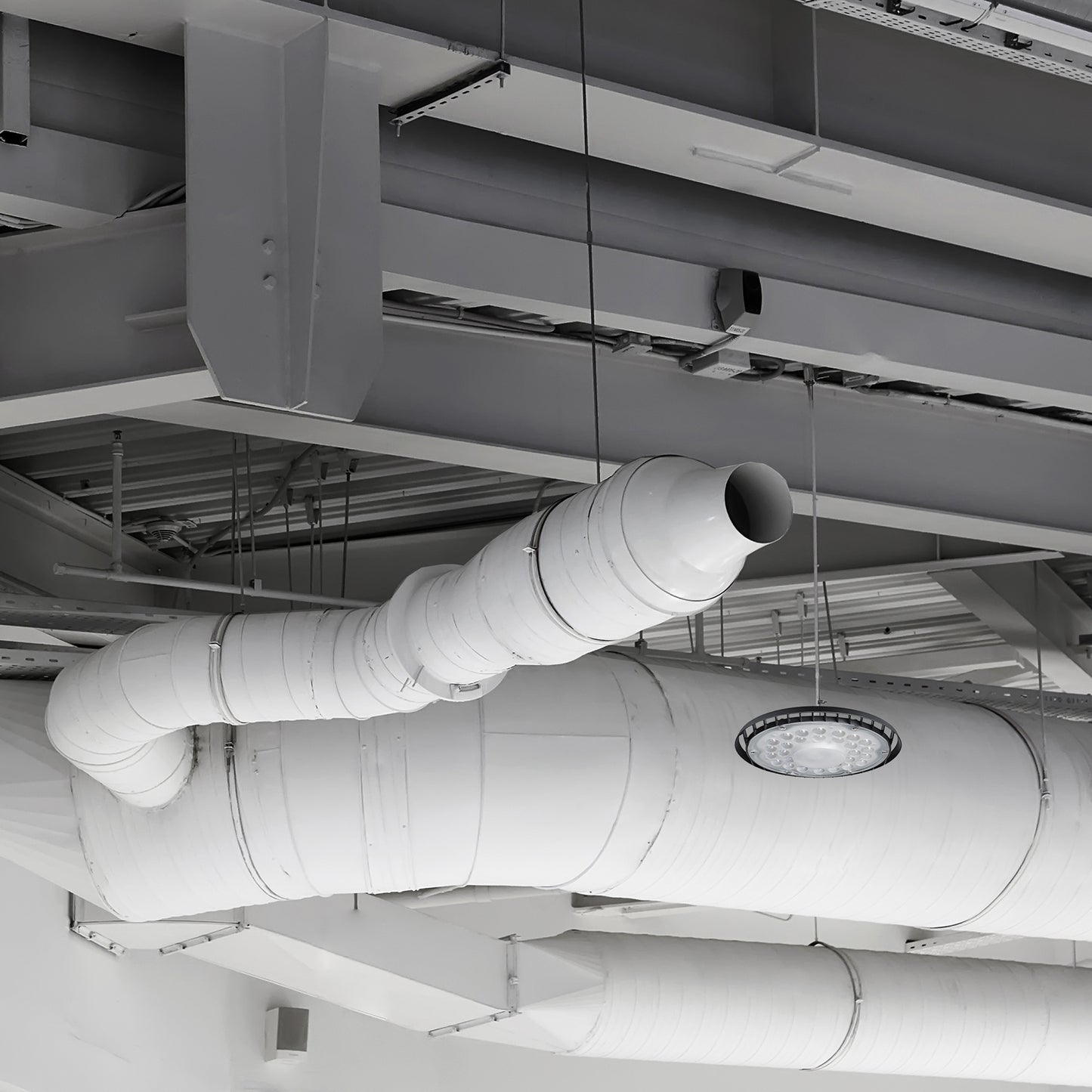 LED PLATEO SUN 4 HIGH BAY 105W Hallenleuchte 11550lm schwarz 70° 230V IP65 Industrieleuchte IK06 Neutralweiß 4000K